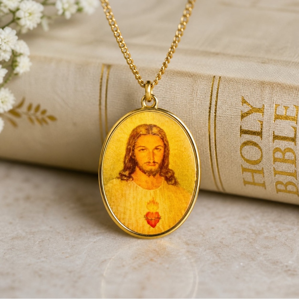 Vintage Sacred Heart Jesus Medal Pendant Gold Tone Catholic Religious Charm Gift